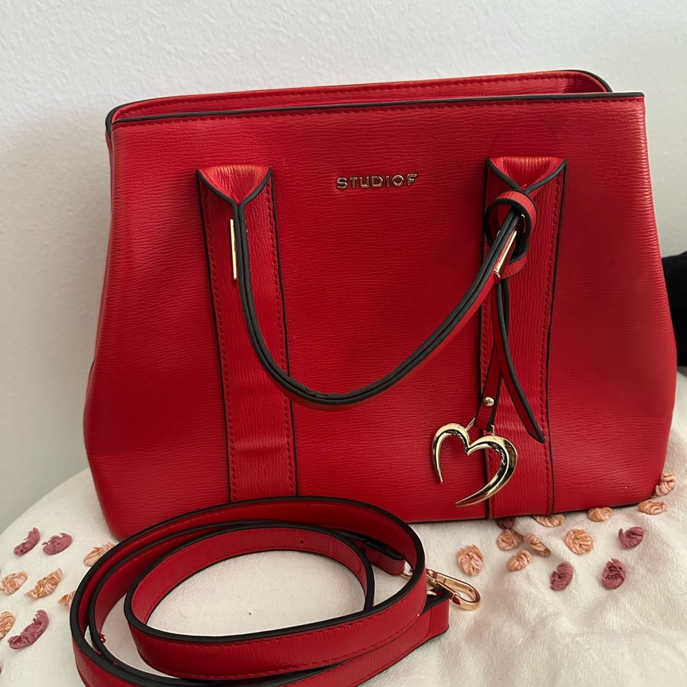 Elegant Red Satchel with Timeless Design